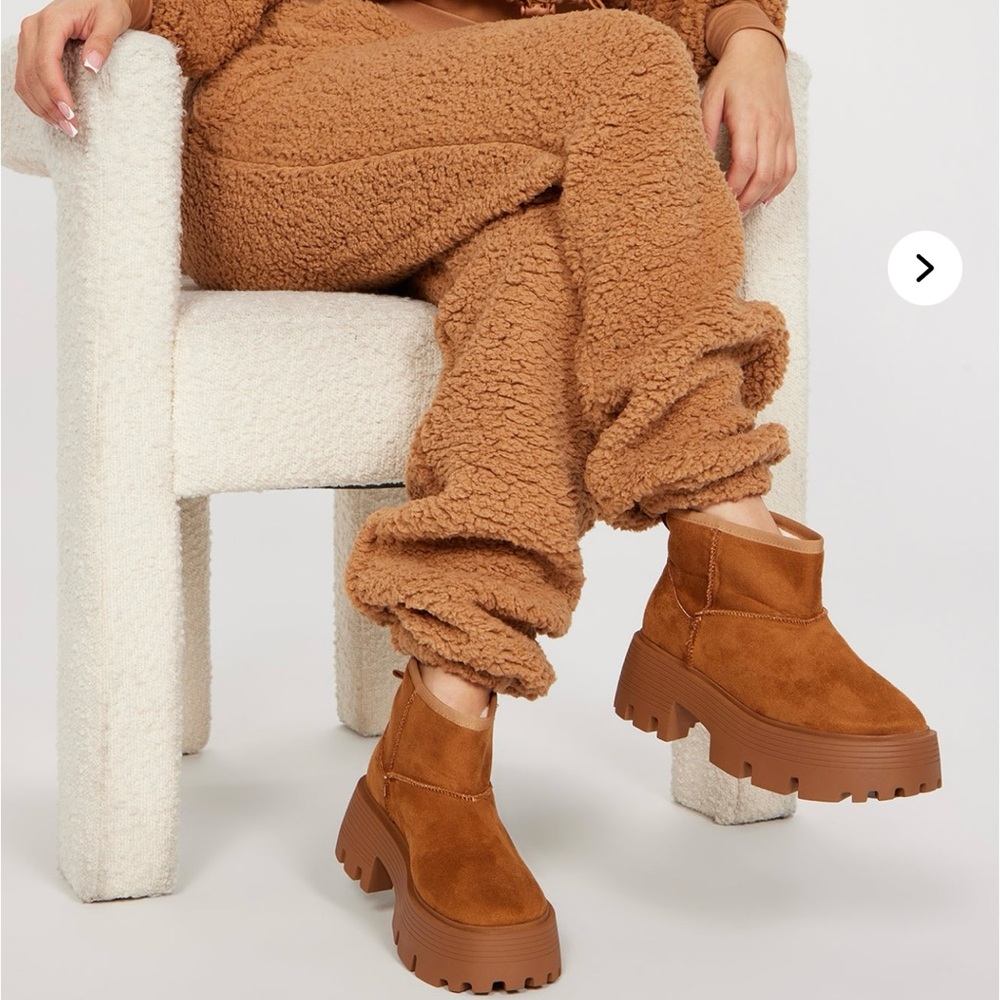 Sherpa Platform Boots